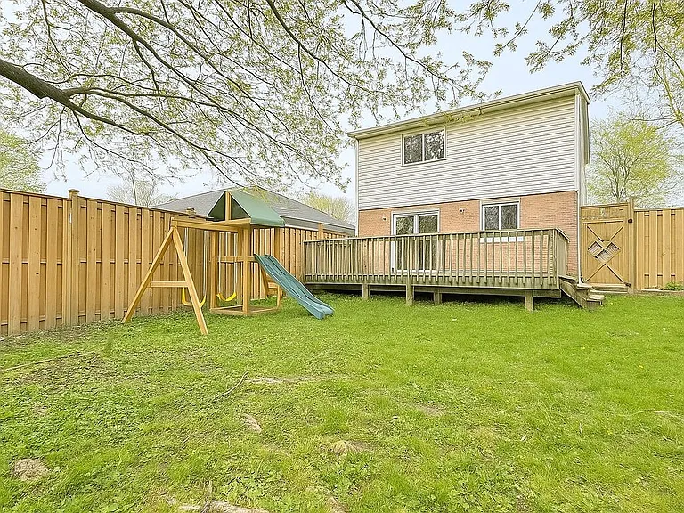 124 Ardsley Cres — Photo 12
