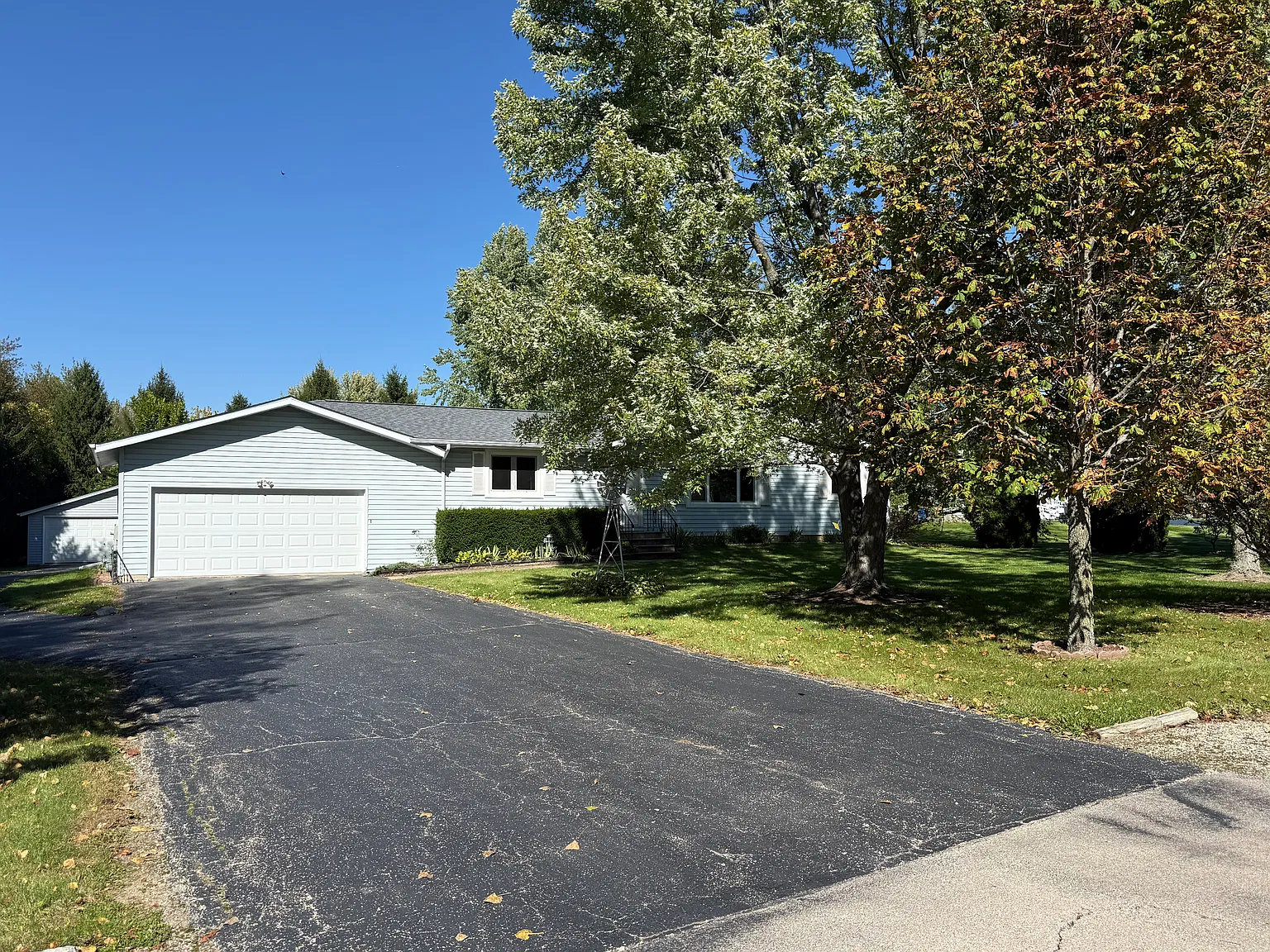 3 bed, 1400 sqft, $2,700 — Photo 2