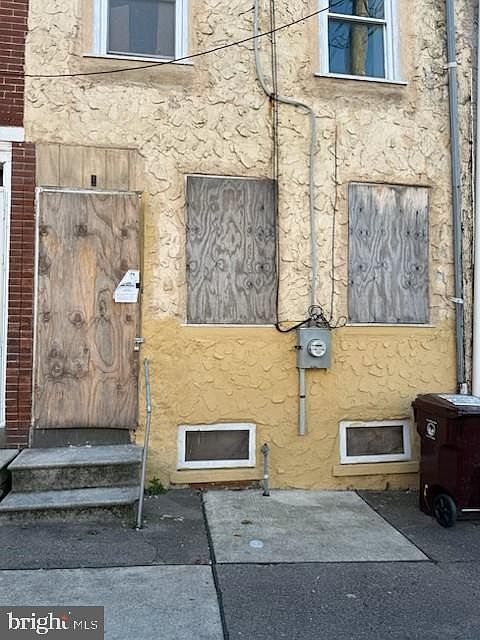 1st image of 618 W 8th St