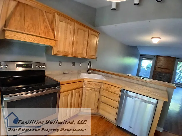 4515 Seaway Cir — Photo 6