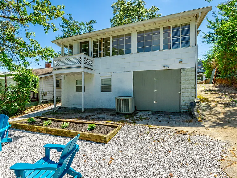 1209 Hanover St — Photo 47