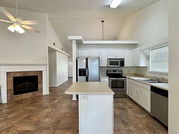 5th image of 4305 Grandpointe Pl