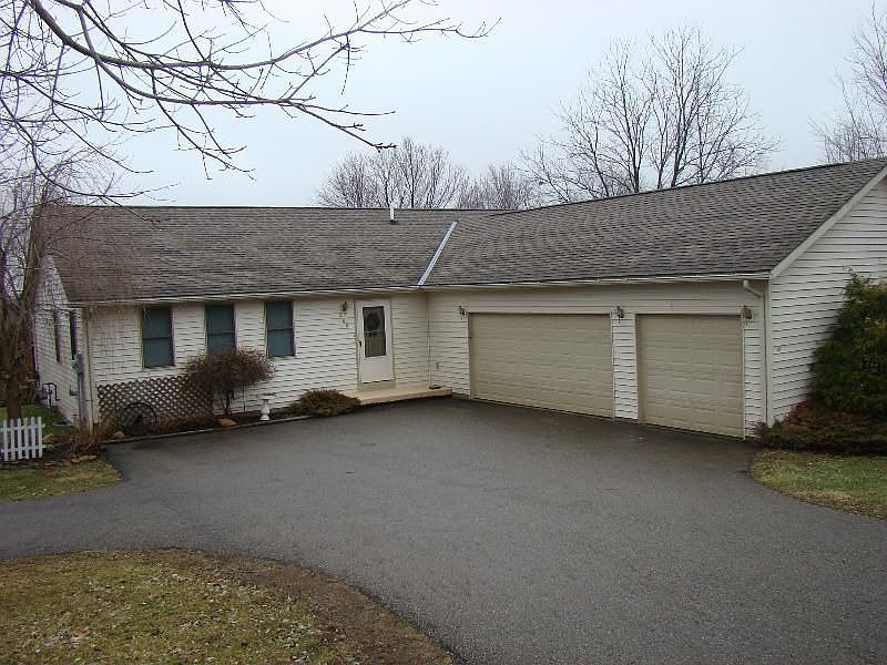 2nd image of 868 Royal Cir