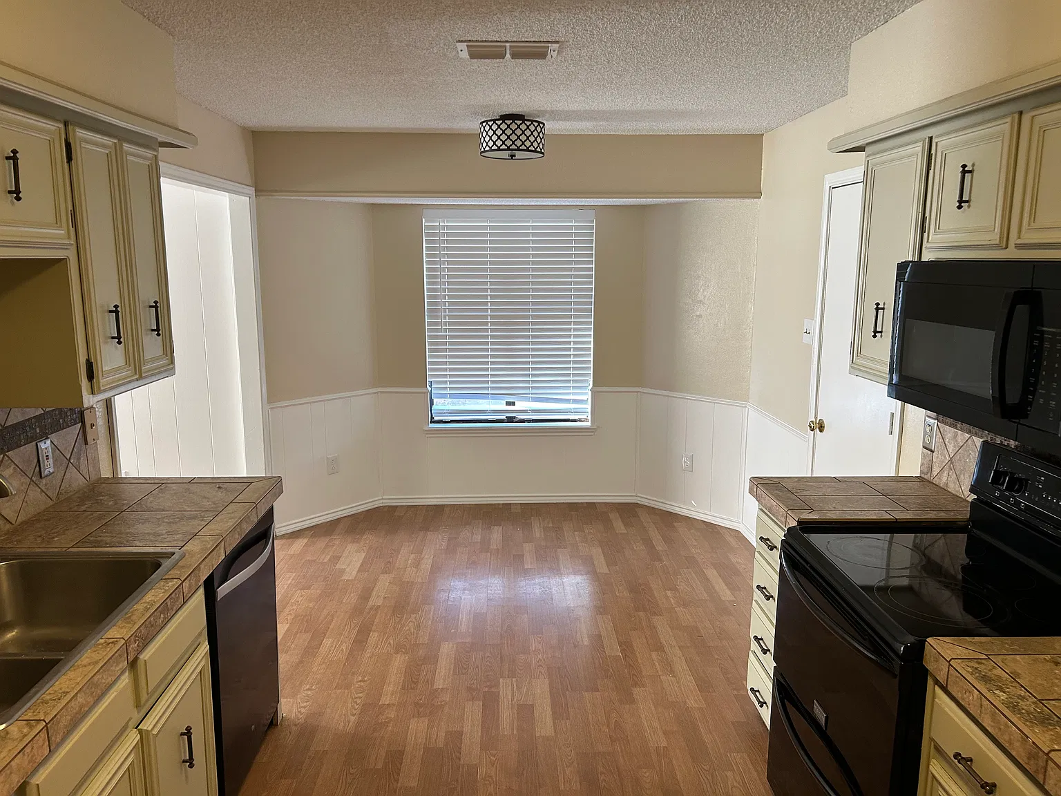 3 bed, 1329 sqft, $1,250 — Photo 3