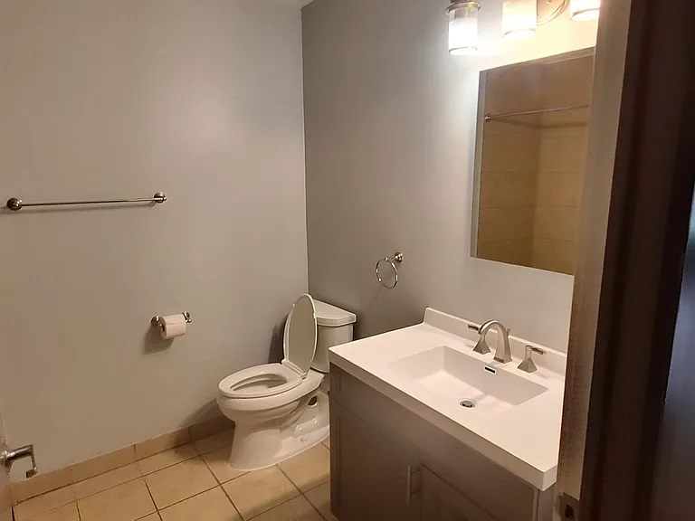 1025 Washington Ave S — Photo 4