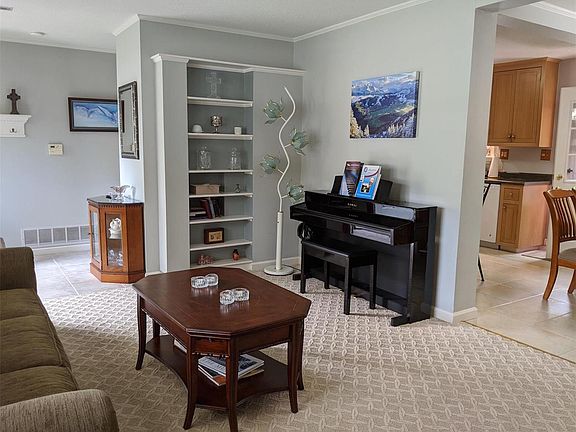 4th image of 1215 Momarte Ln