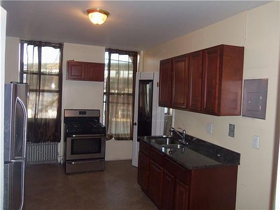 4th image of 353 Linden St APT 3