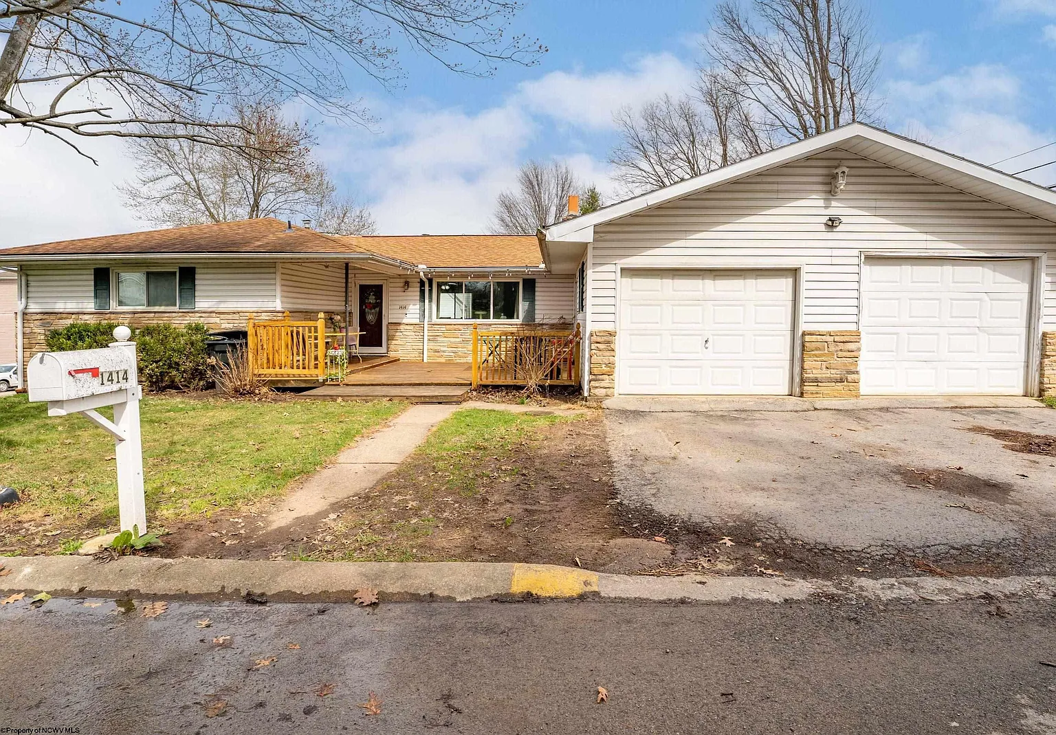 1414 Center Hill Ave photo 1