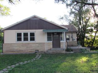 734 Riverview Dr, Saint Joseph, MO 64503
