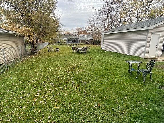 3rd image of 2323 N Hawthorne Ave