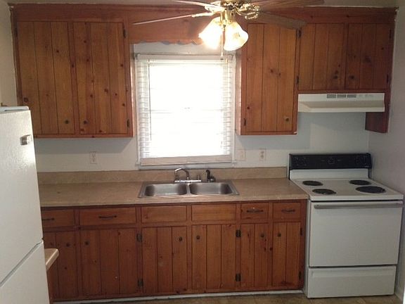 2nd image of 863 Cheyenne Dr