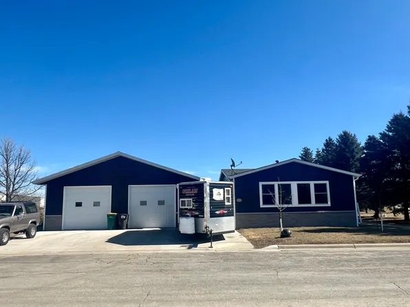 810 W 3rd St, Graceville, MN 56240