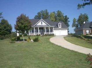 11 Lake Eagle Ct, Cartersville, GA 30121