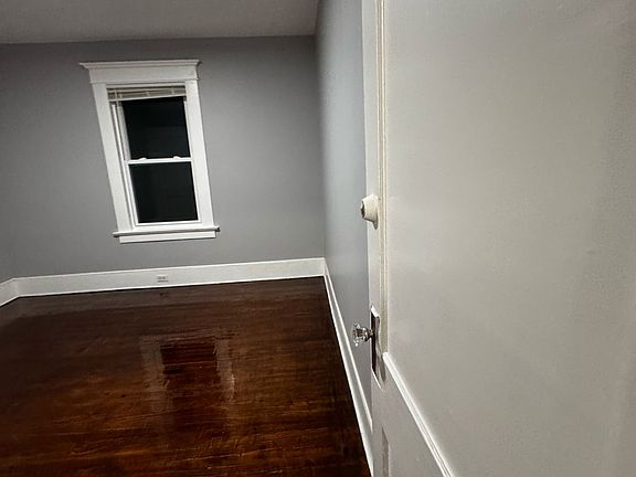 3rd image of 60 Collins St #1