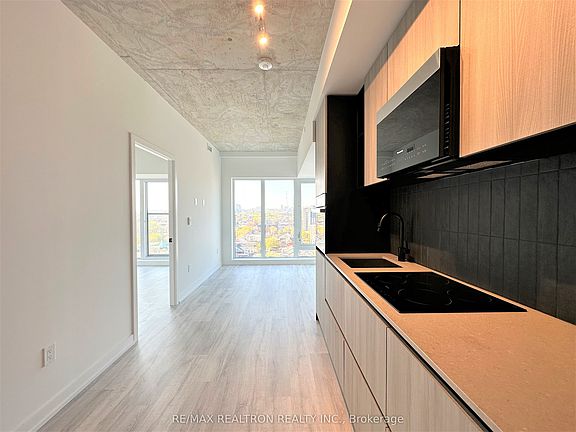 2nd image of 2 Augusta Ave #Penthouse 08