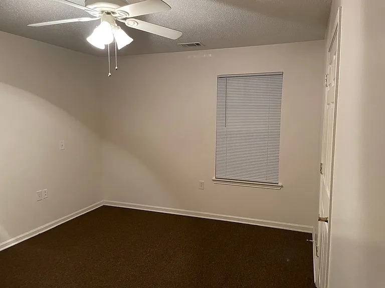 1635 Cobblestone Ln — Photo 8