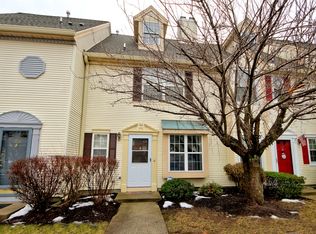 125 Daniel Ct #35, Kendall Park, NJ 08824