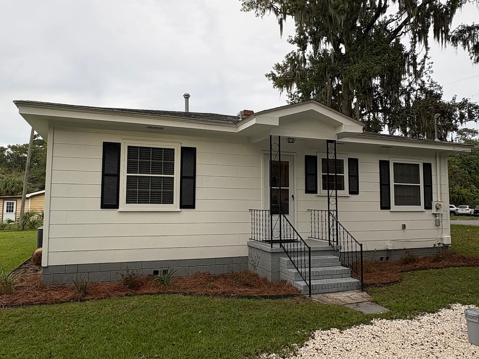3 bed, 1080 sqft, $2,350 — Photo 3