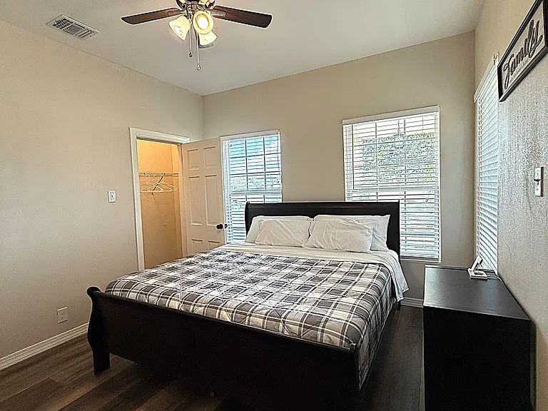 2046 W Kingsbury St — Photo 6