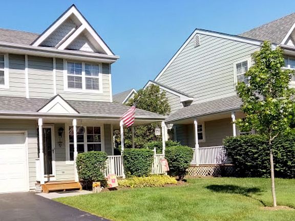 W/wrap around porch