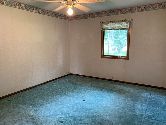 Master Bedroom (2 windows)