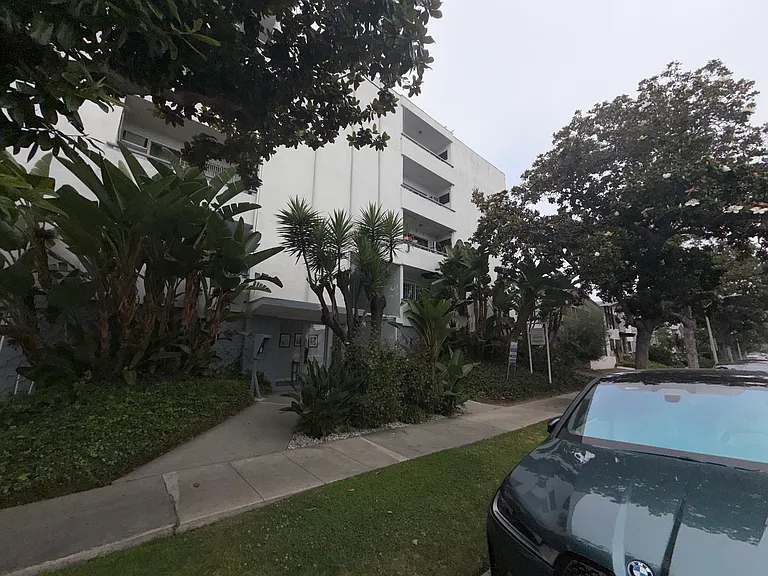 345 S Doheny Dr #304 — Photo 41