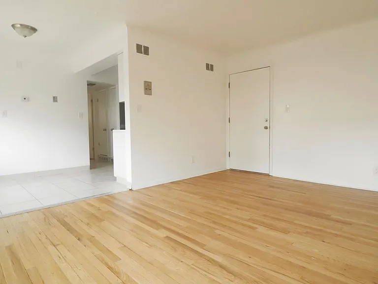 1451 Riverside Dr #5 — Photo 3