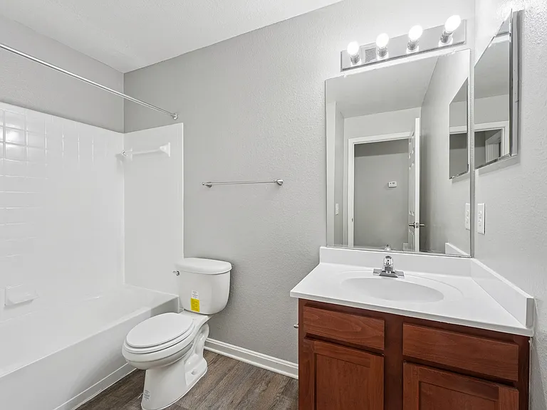 Glen Ridge Commons Apartments — Photo 14
