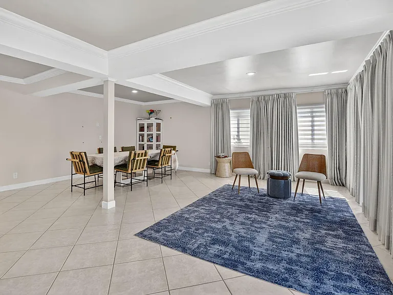 10065 Camelback Ln — Photo 26