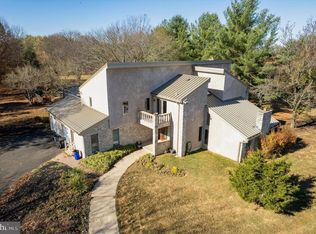 6 Creekside Dr, Ivyland, PA 18974