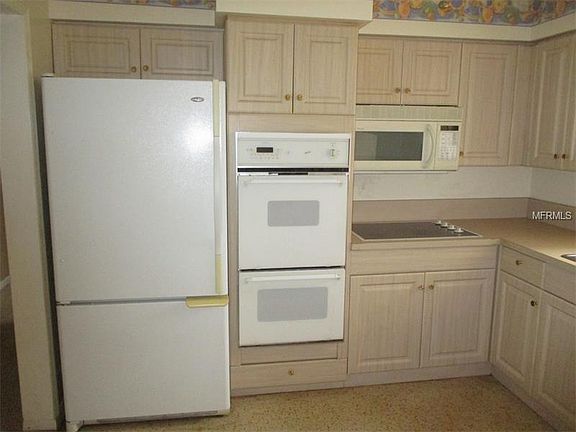 5th image of 3062 Pinecrest St
