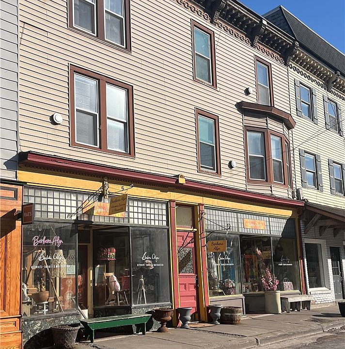 1st image of 806 Main St