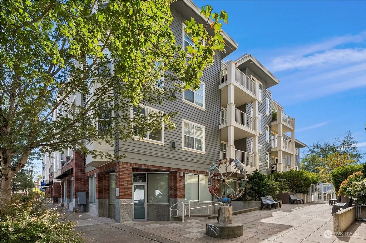 1 bed, 636 sqft, $2,395 — Photo 1