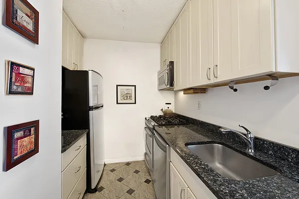 Sold by Nest Seekers International | media 3