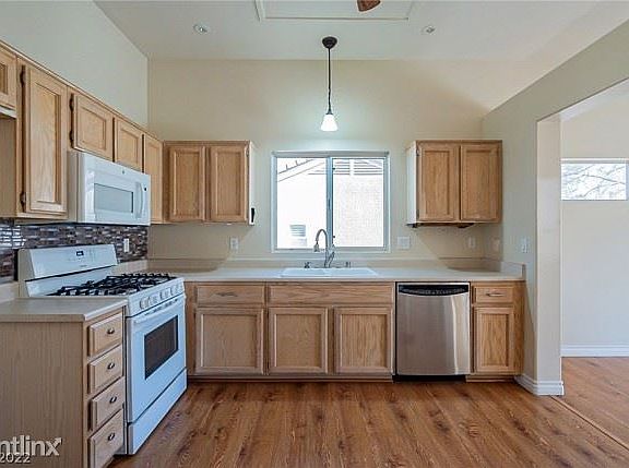 2nd image of 2027 Joy View Ln