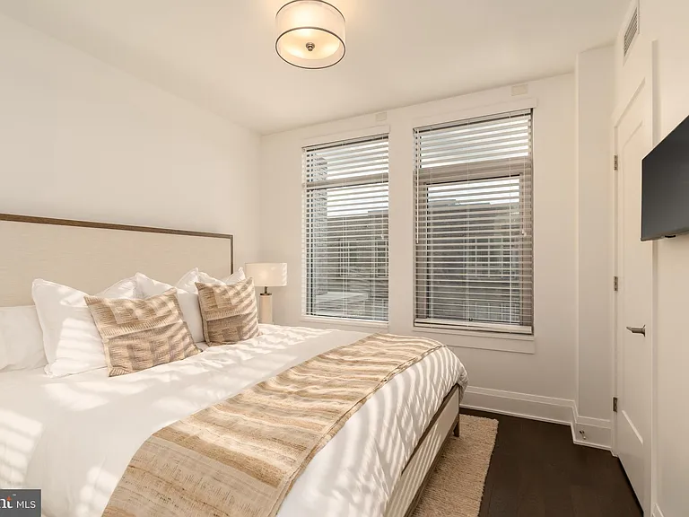 310 Strand St #503 — Photo 28