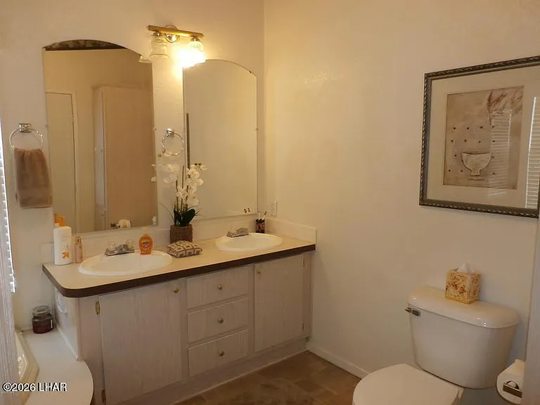 2560 James Dr — Photo 11