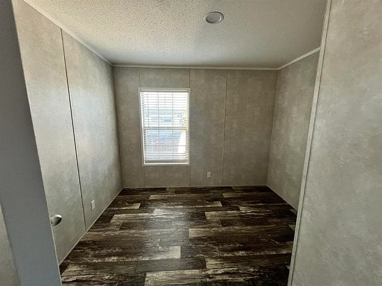 25214 Gratiot Ave #180 — Photo 6