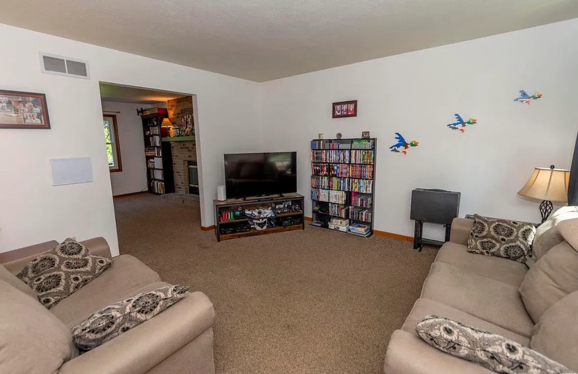 3 bed, 2404 sqft, $2,800 — Photo 3
