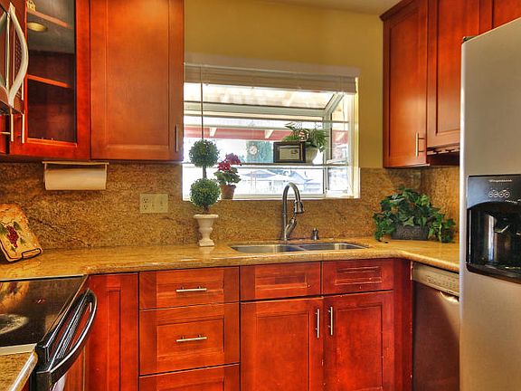 5th image of 32457 Jacklynn Dr