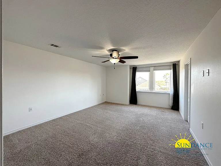 1588 Venice Ave — Photo 11