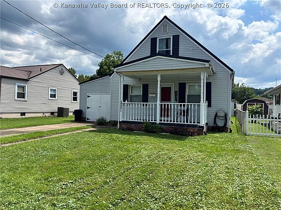 3rd image of 2251 Lincoln Ave
