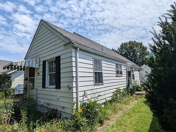 3rd image of 526 Irvington Dr