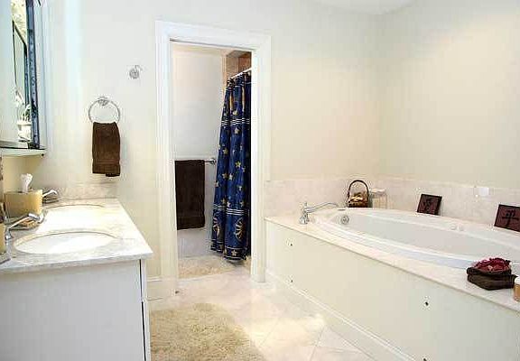 3rd image of 38 Grayson Ln