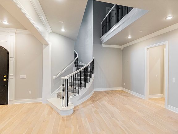 5th image of 5216 S Sloan Cir