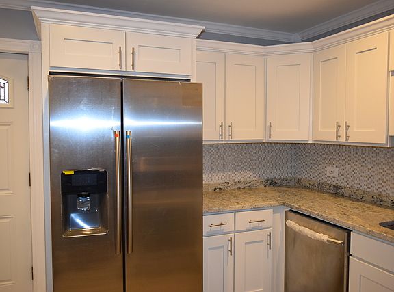 3rd image of 2540 W Bryn Mawr Ave APT C