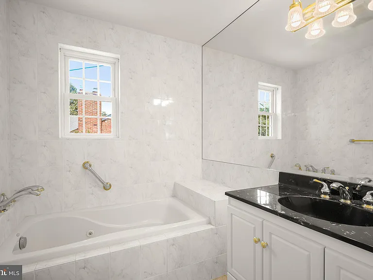 7109 Radnor Rd — Photo 24