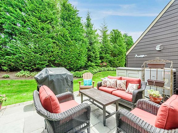 2nd image of 84 Southgate Cir