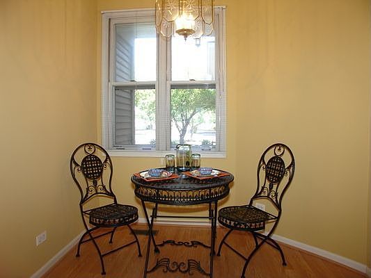 Spacious Eating Area