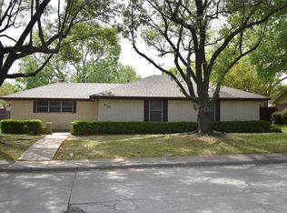 210 Iroquois Ln, Waxahachie, TX 75165